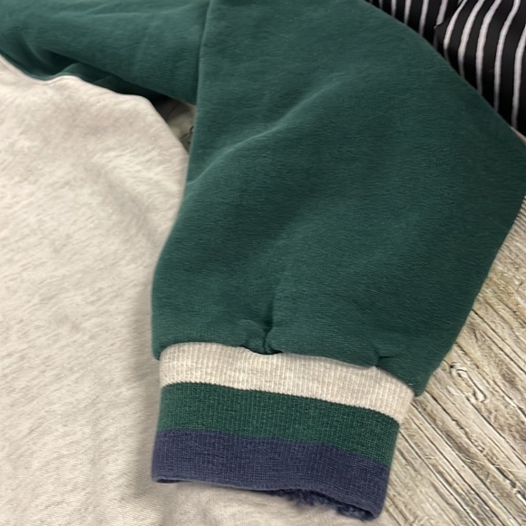 COPY - Vintage y2k Sweatshirt small stain on bottom as shown - Picture 6 of 8